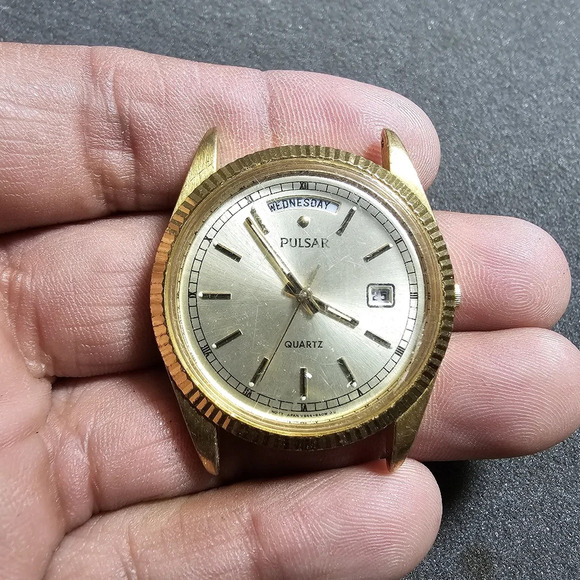 VINTAGE MENS SEIKO PULSAR V544-8A00 TWO TONE QUARTZ WATCH FOR PARTS OR REPAIR - Picture 1 of 7